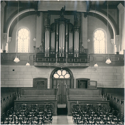 WAT120003817 Interieur en orgel van de lutherse kerk.